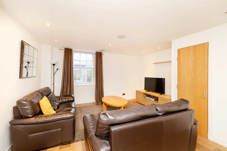 Flat Canning Street Lane in City of Edinburgh