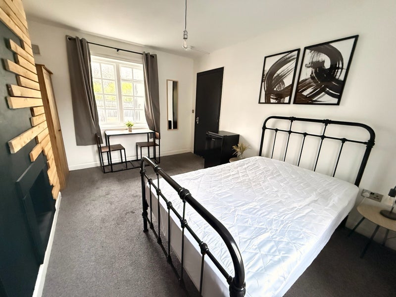 Room Putney Road in Leicester
