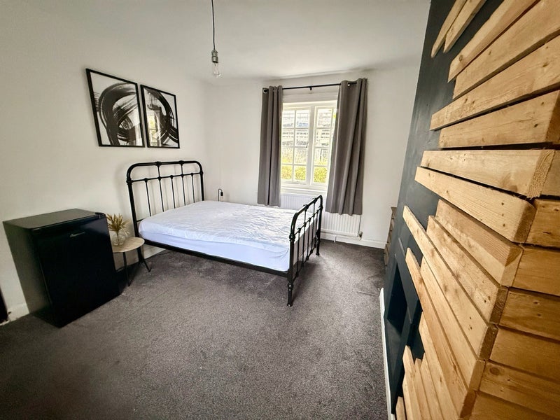 Room Putney Road in Leicester