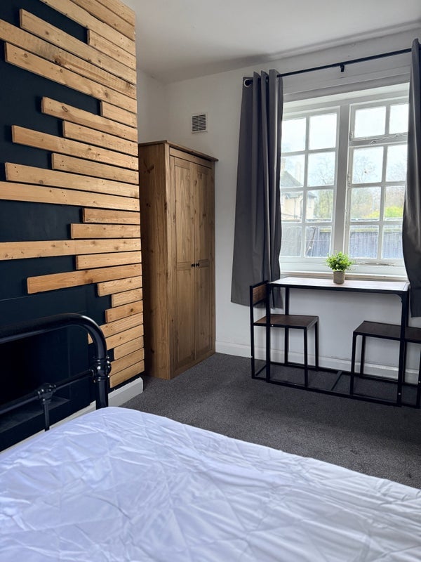 Room Putney Road in Leicester