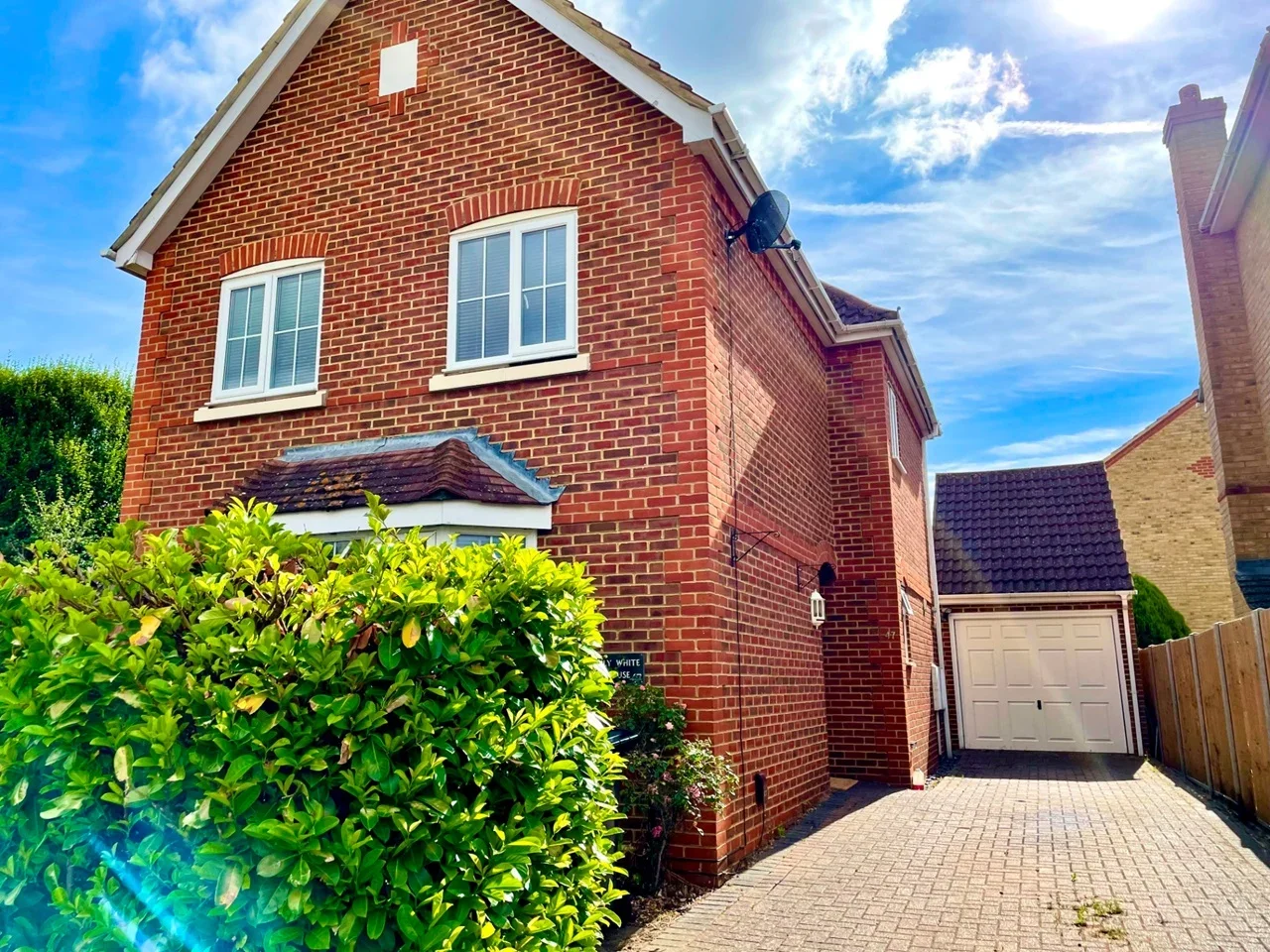 House The Limes in Oakley Green
