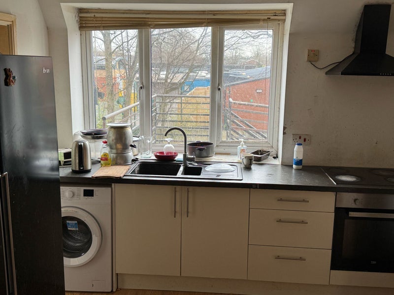 Room Yewtree Lane in Manchester