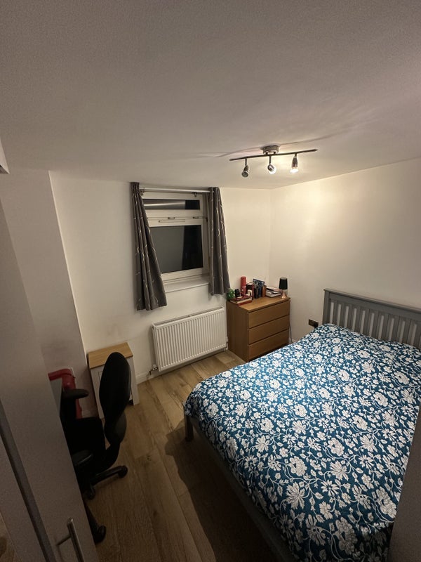 Room Askill Drive in Greater London