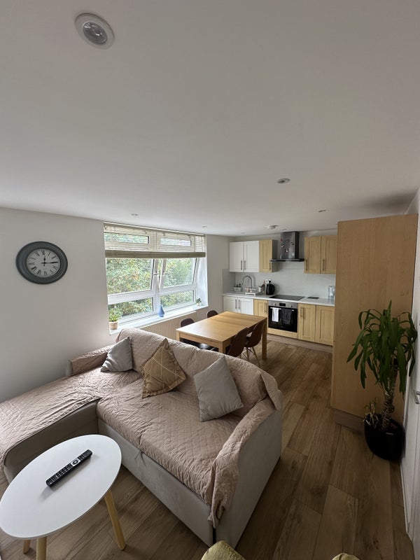 Room Askill Drive in Greater London