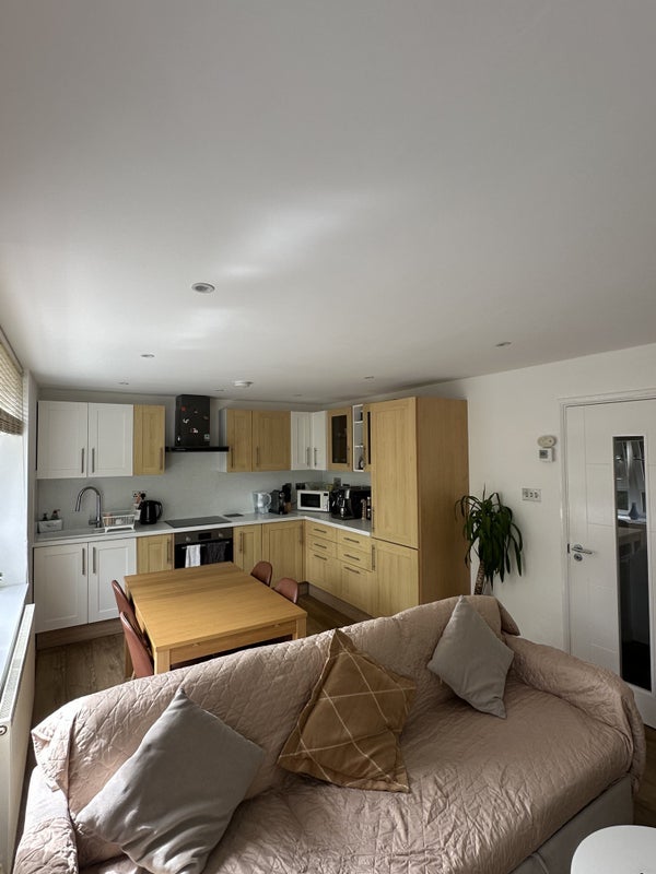 Room Askill Drive in Greater London
