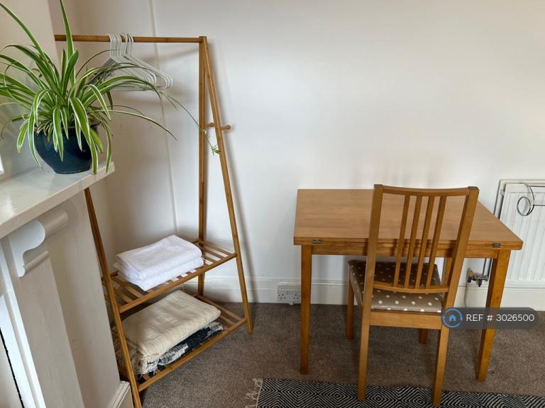 Room Rhondda Street in Swansea