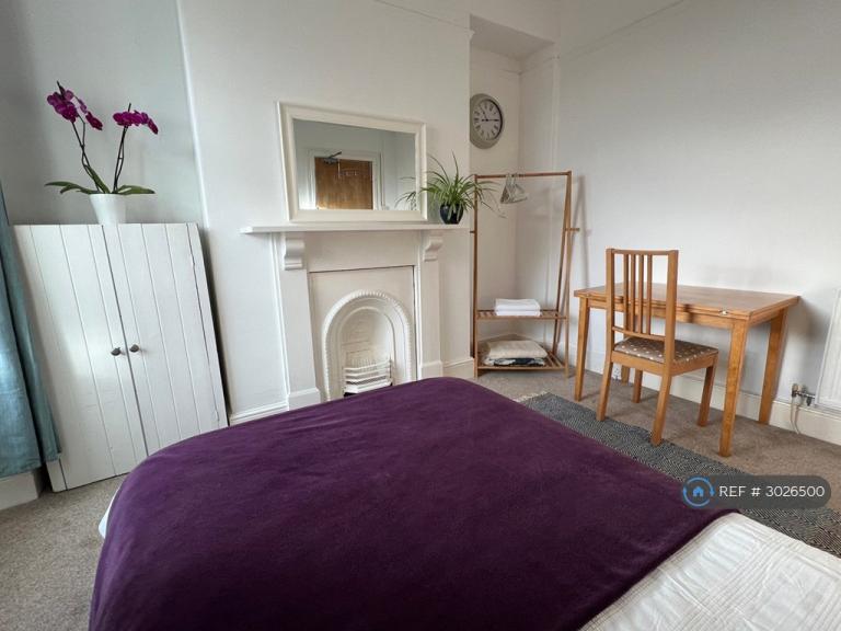 Room Rhondda Street in Swansea