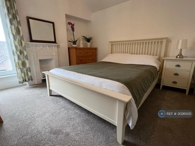 Room Rhondda Street in Swansea