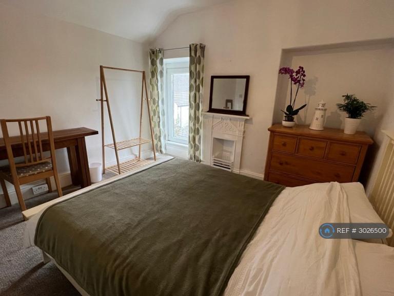 Room Rhondda Street in Swansea