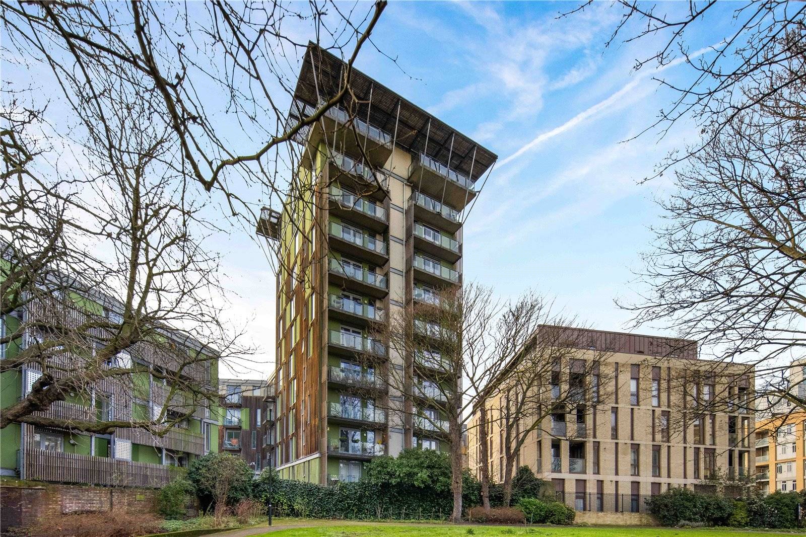 Flat Wharf Lane in Greater London