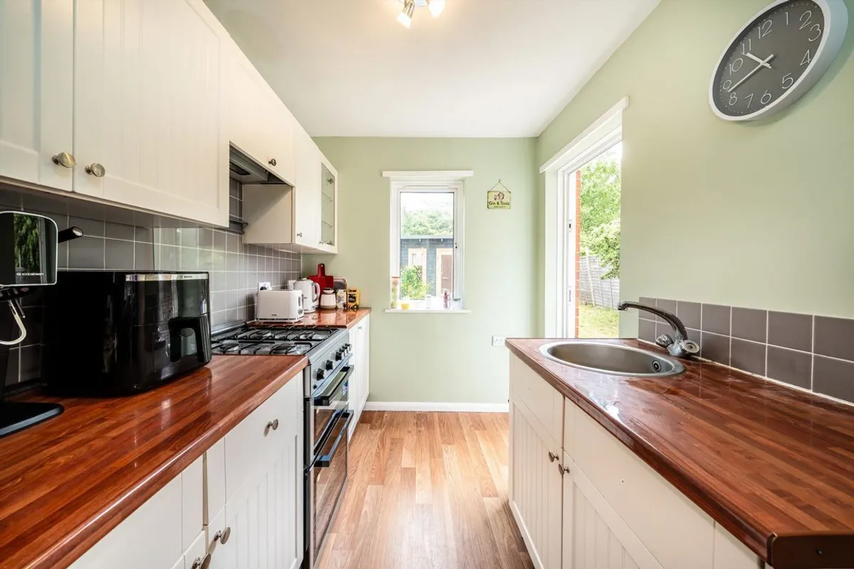 Flat Grimwood Road in Greater London
