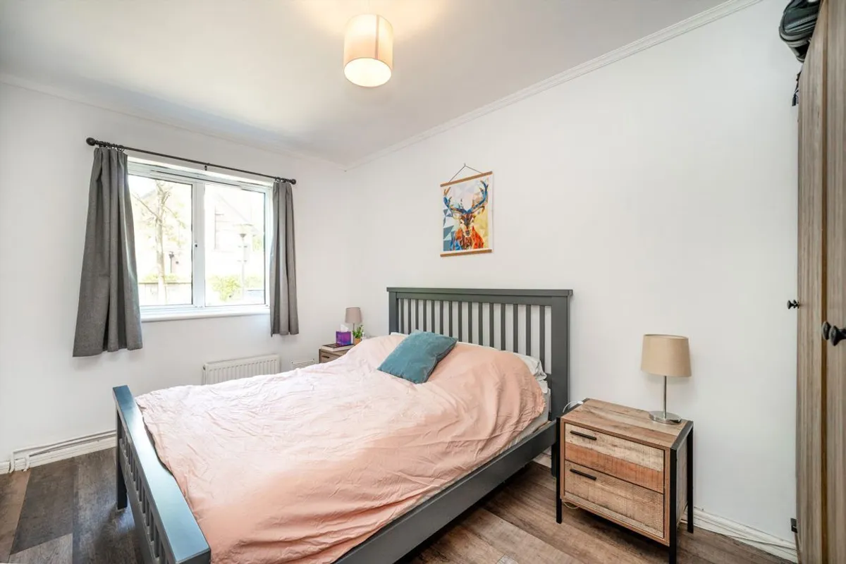 Flat Grimwood Road in Greater London