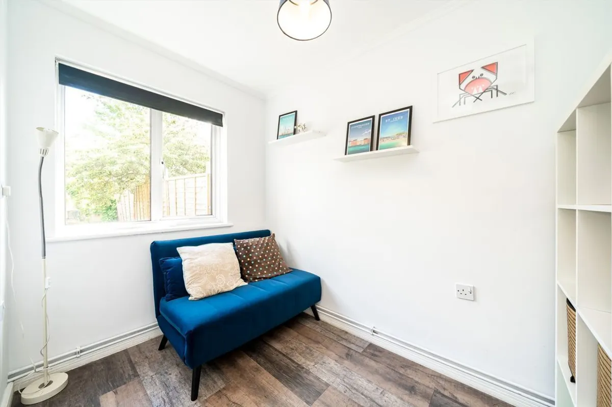Flat Grimwood Road in Greater London