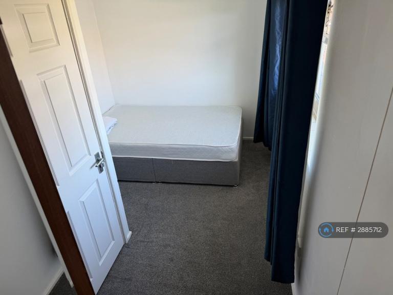 Room Pankhurst Crescent in Stevenage