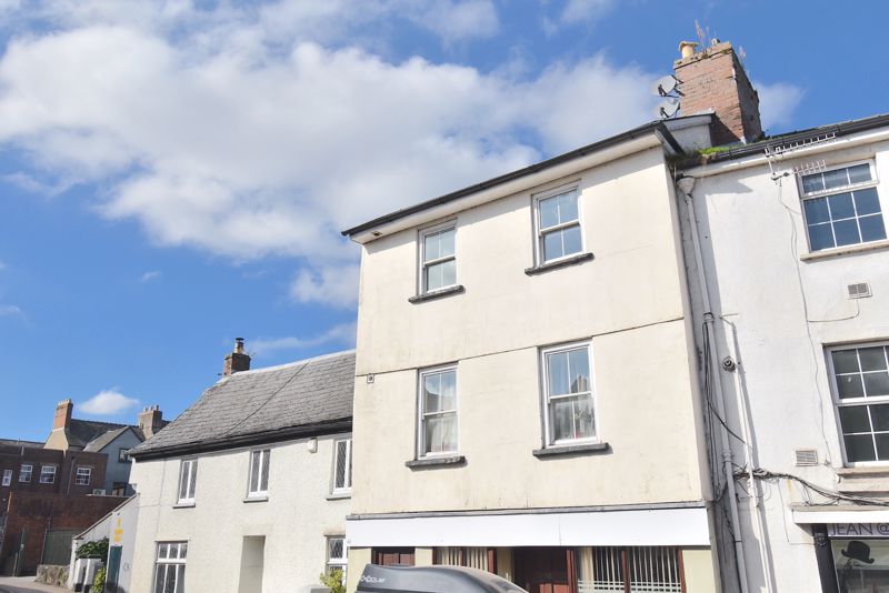 Flat Radstock Court in Abergavenny