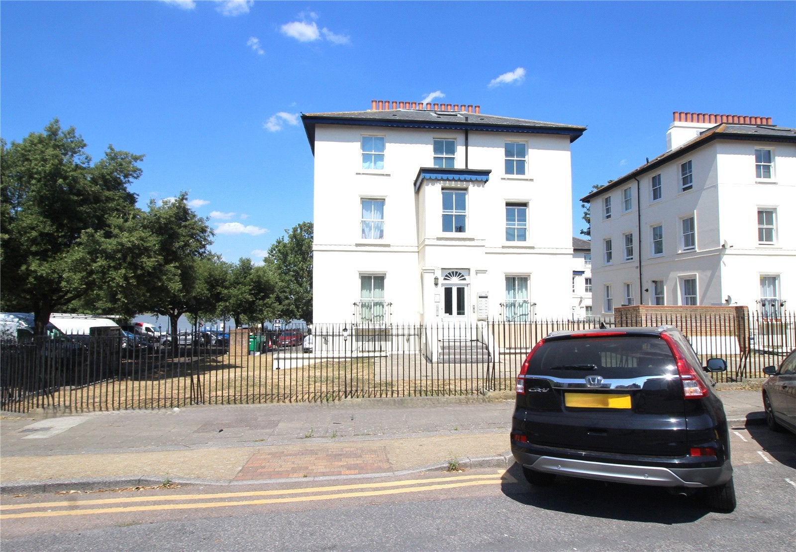 Flat Lansdowne Square in Gravesend