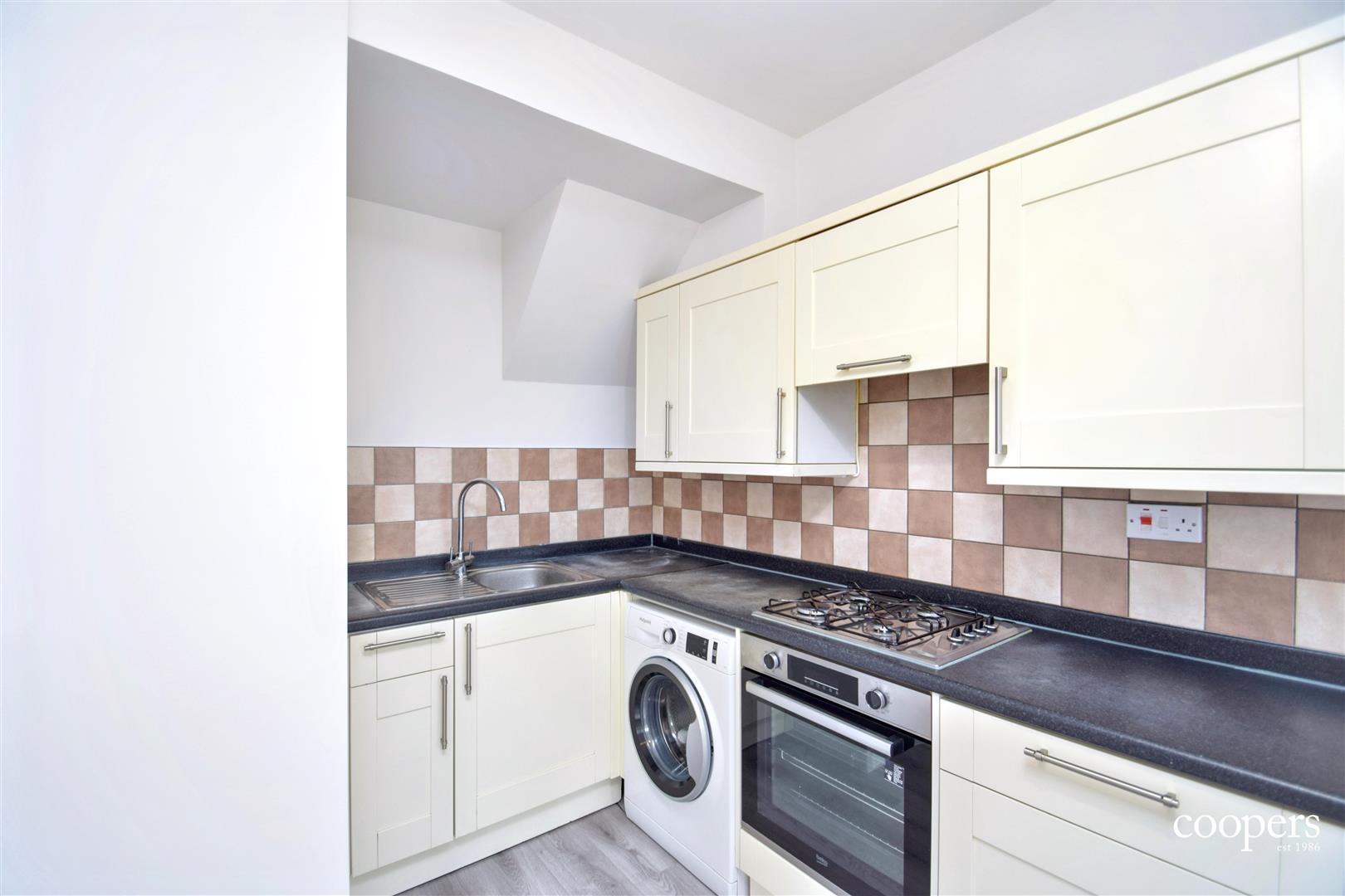 Flat Alexandra Avenue in Greater London