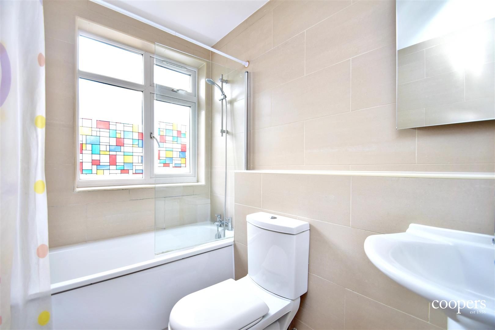 Flat Alexandra Avenue in Greater London
