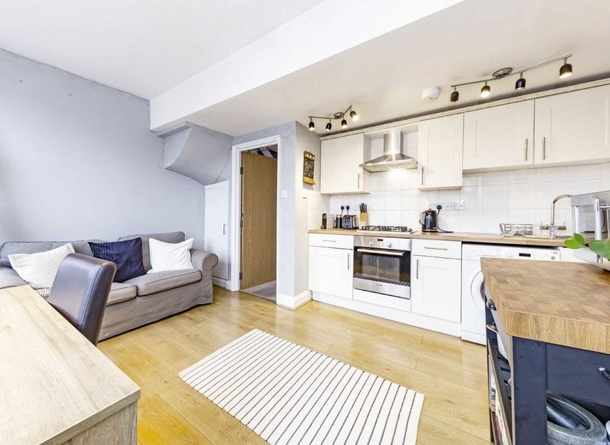 House Landor Road in Greater London