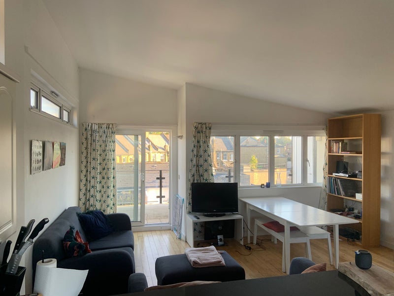 Room Sternhall Lane in Greater London