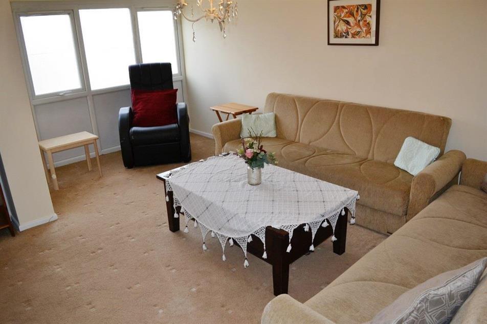 Room Beckhampton Close in Manchester