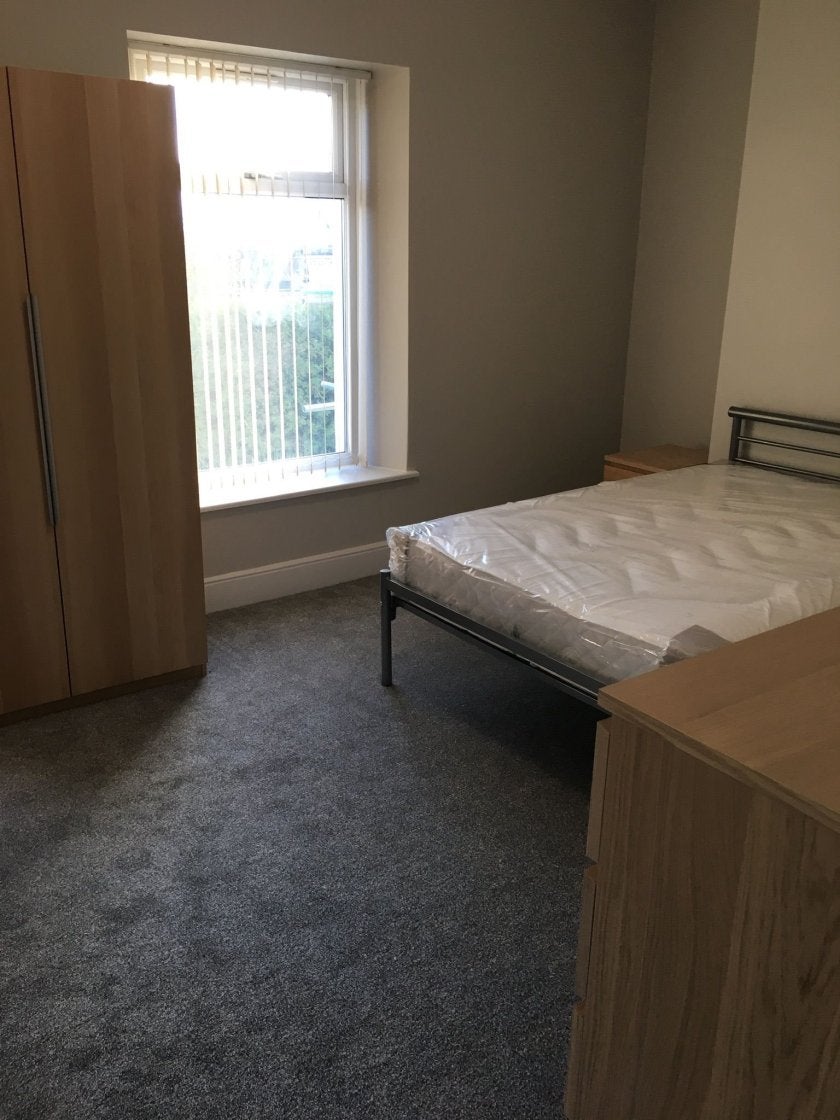 Flat Dan Y Graig Road in Swansea
