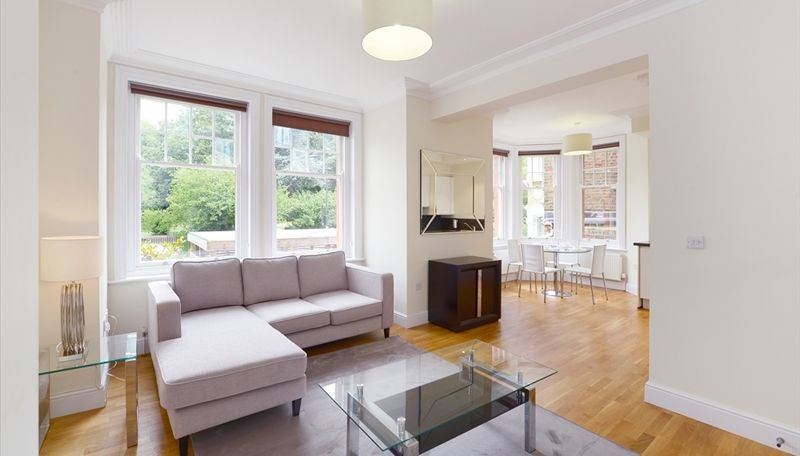 Flat Shepherds Bush Road in Greater London