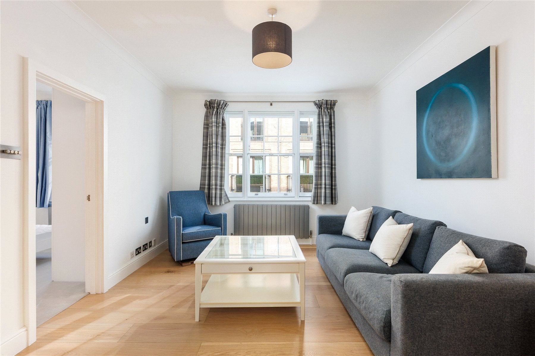 Flat Dovehouse Street in Greater London