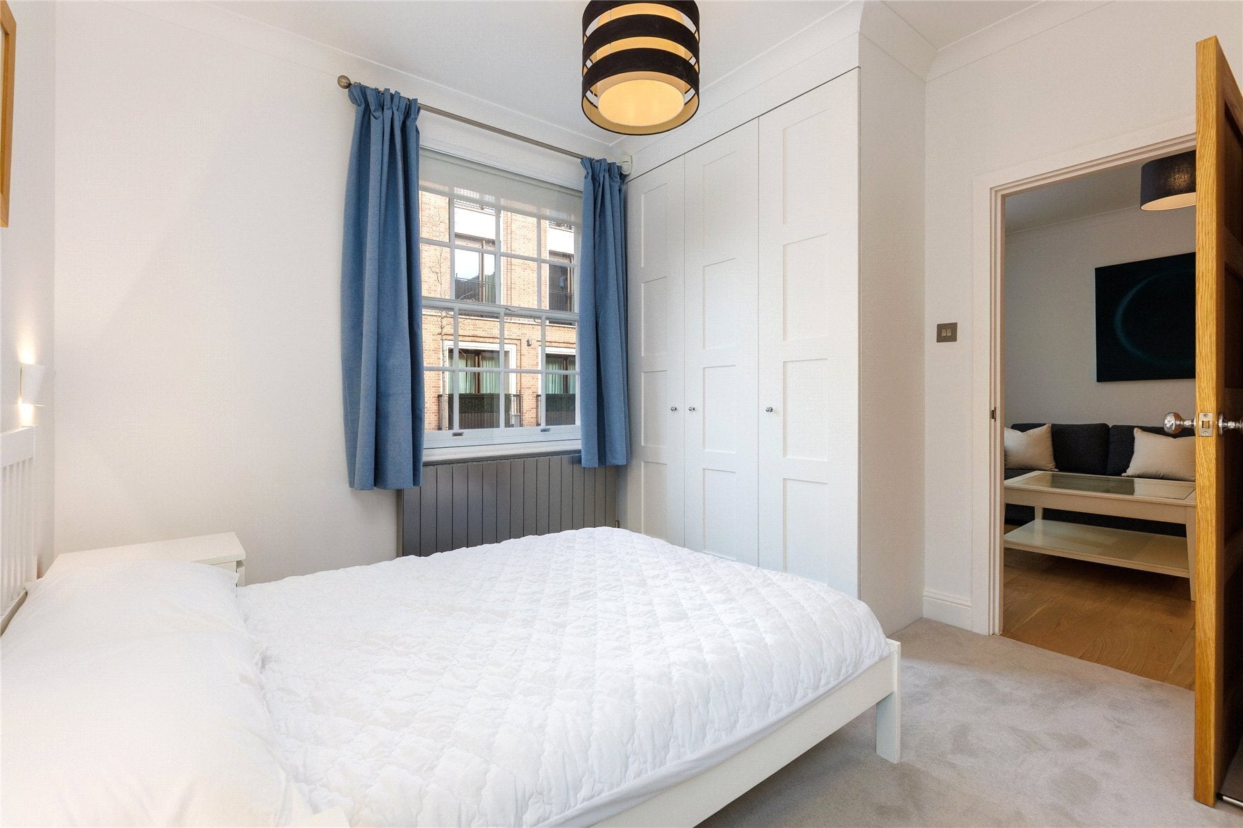 Flat Dovehouse Street in Greater London
