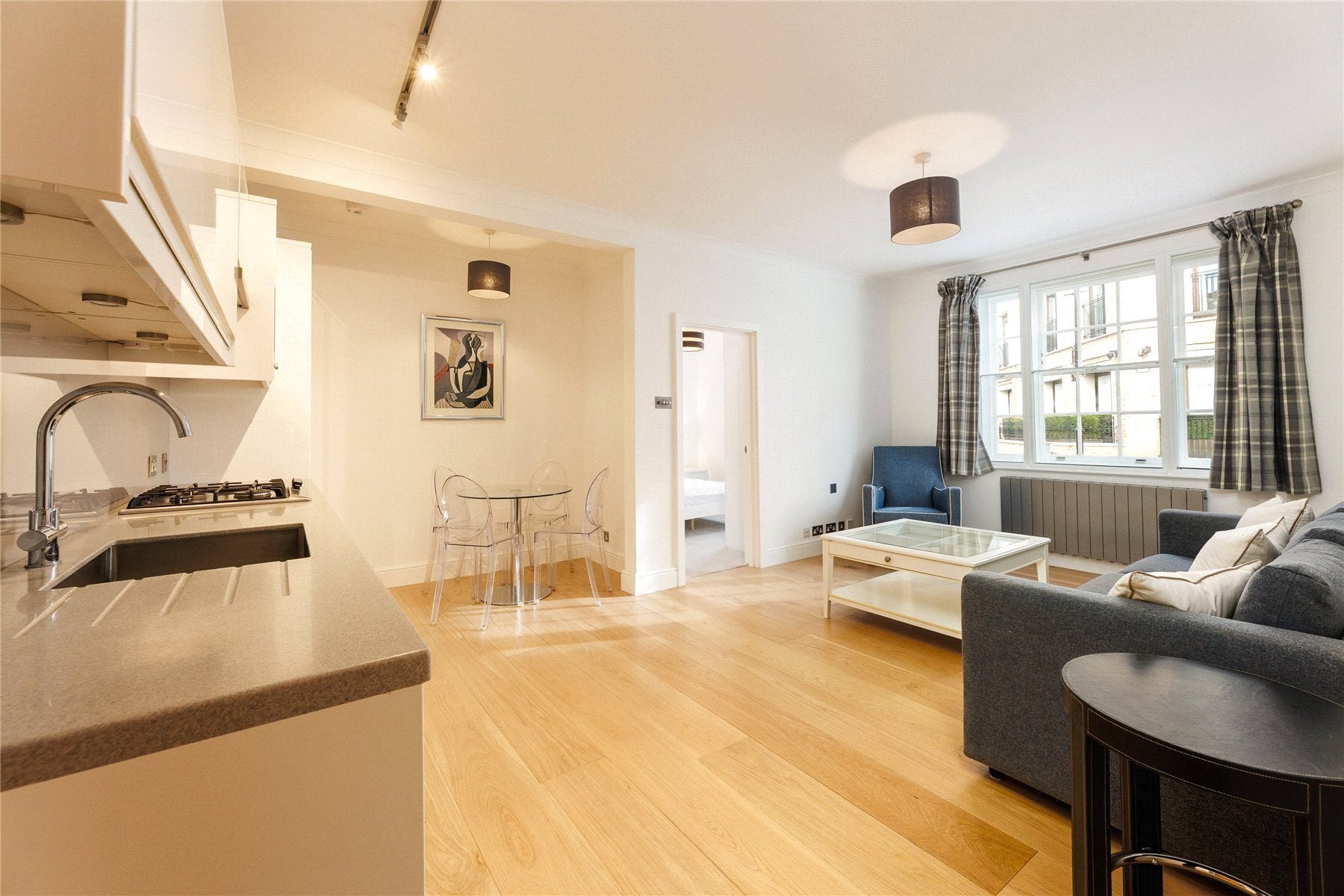 Flat Dovehouse Street in Greater London
