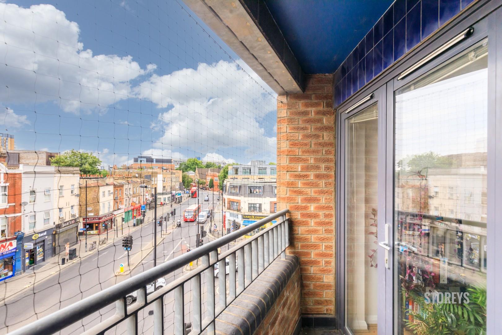 Flat Mare Street in Greater London