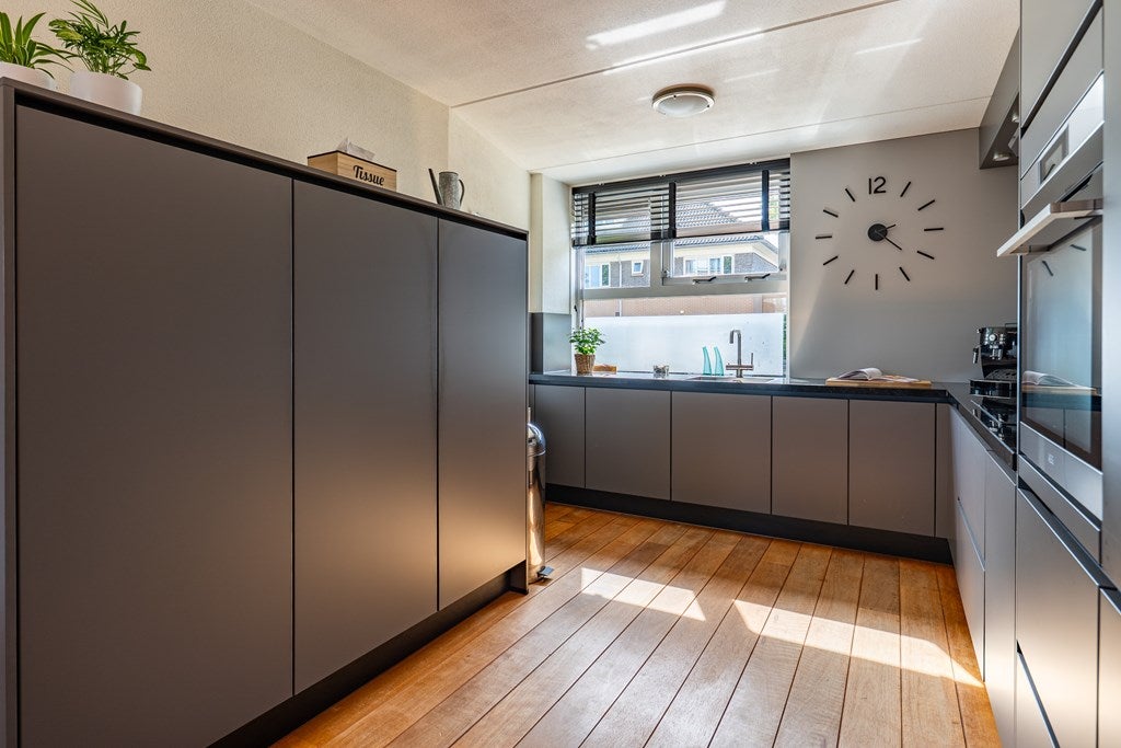 Tussenwoning te koop: Bremstraat 5, Lisserbroek