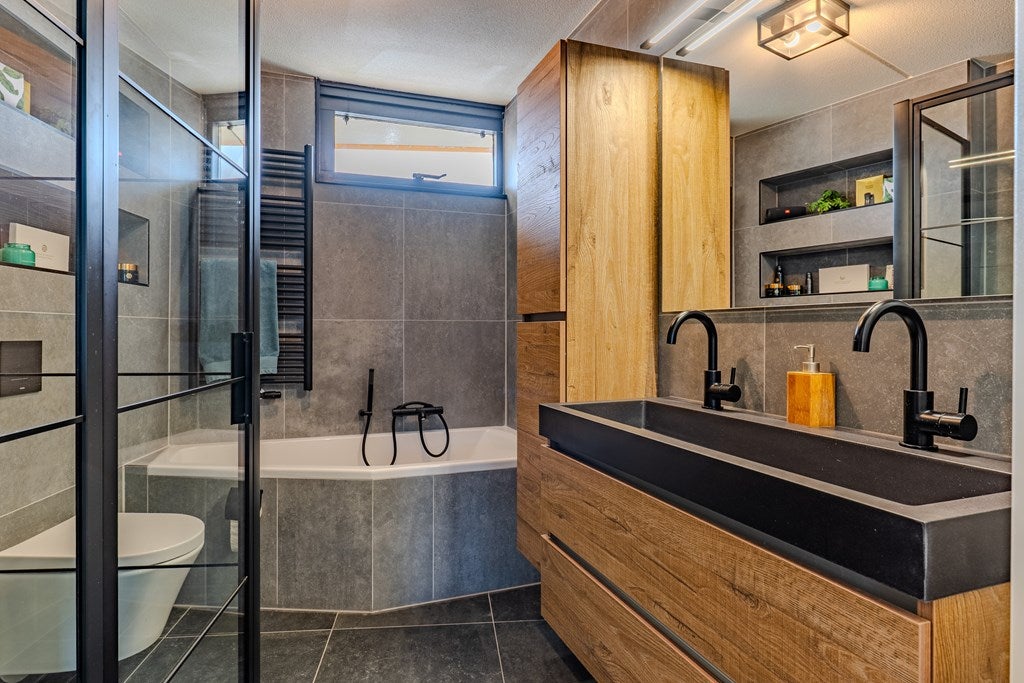 Tussenwoning te koop: Bremstraat 5, Lisserbroek