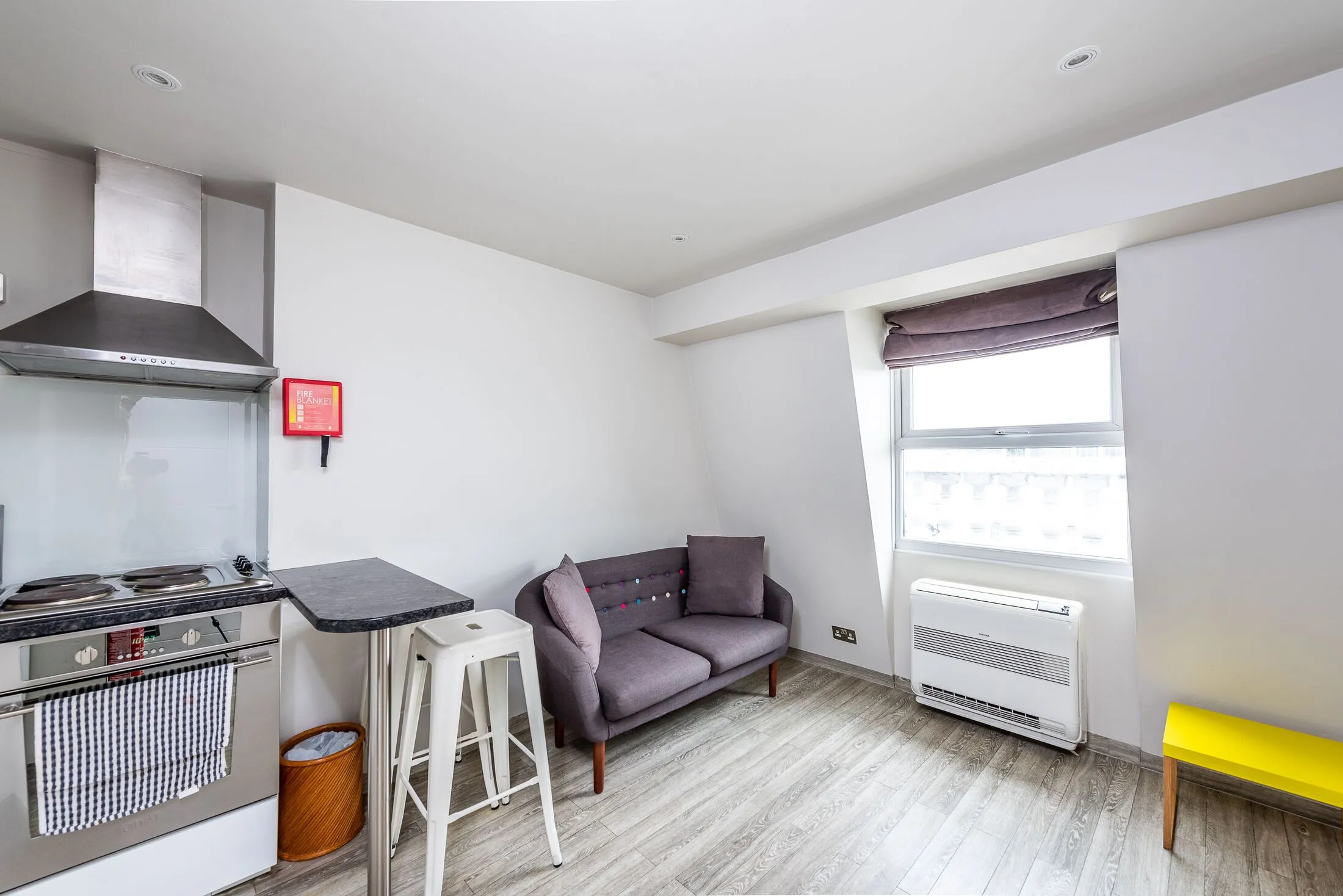 Flat Eardley Crescent in Greater London