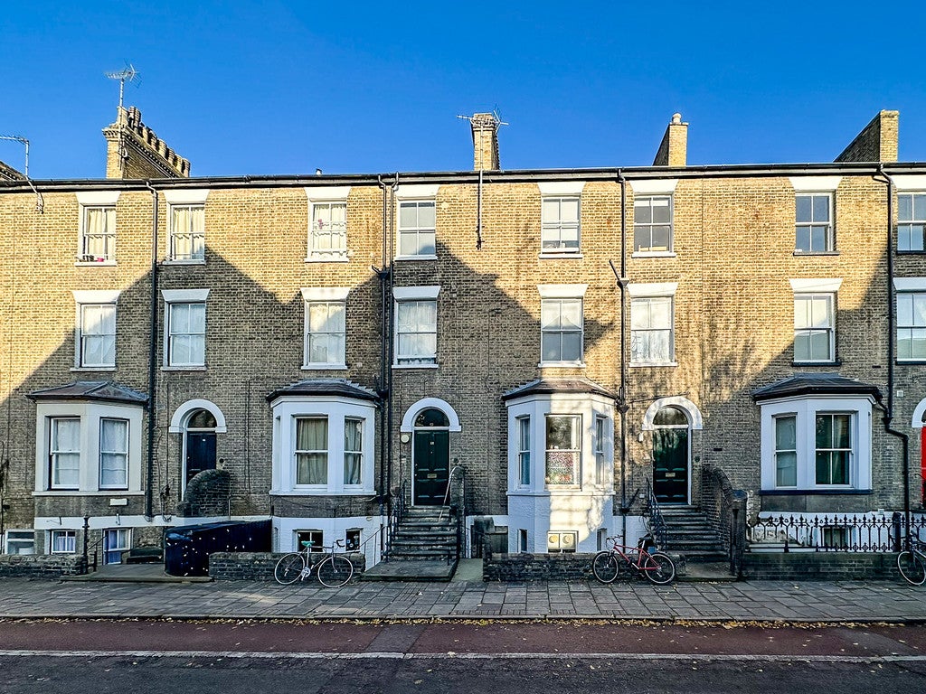 Room Hills Road in Cambridge