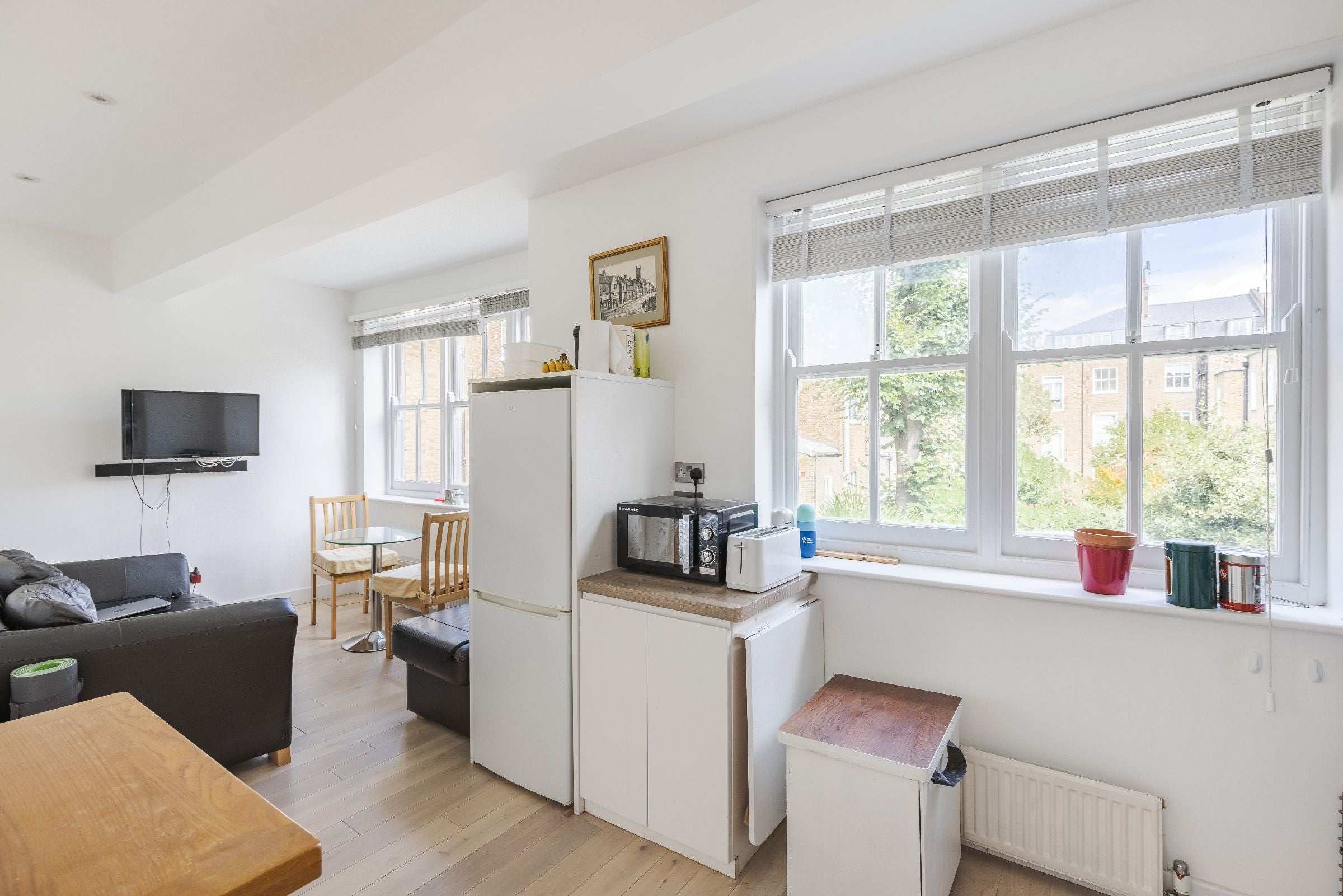 Flat Finborough Road in Greater London