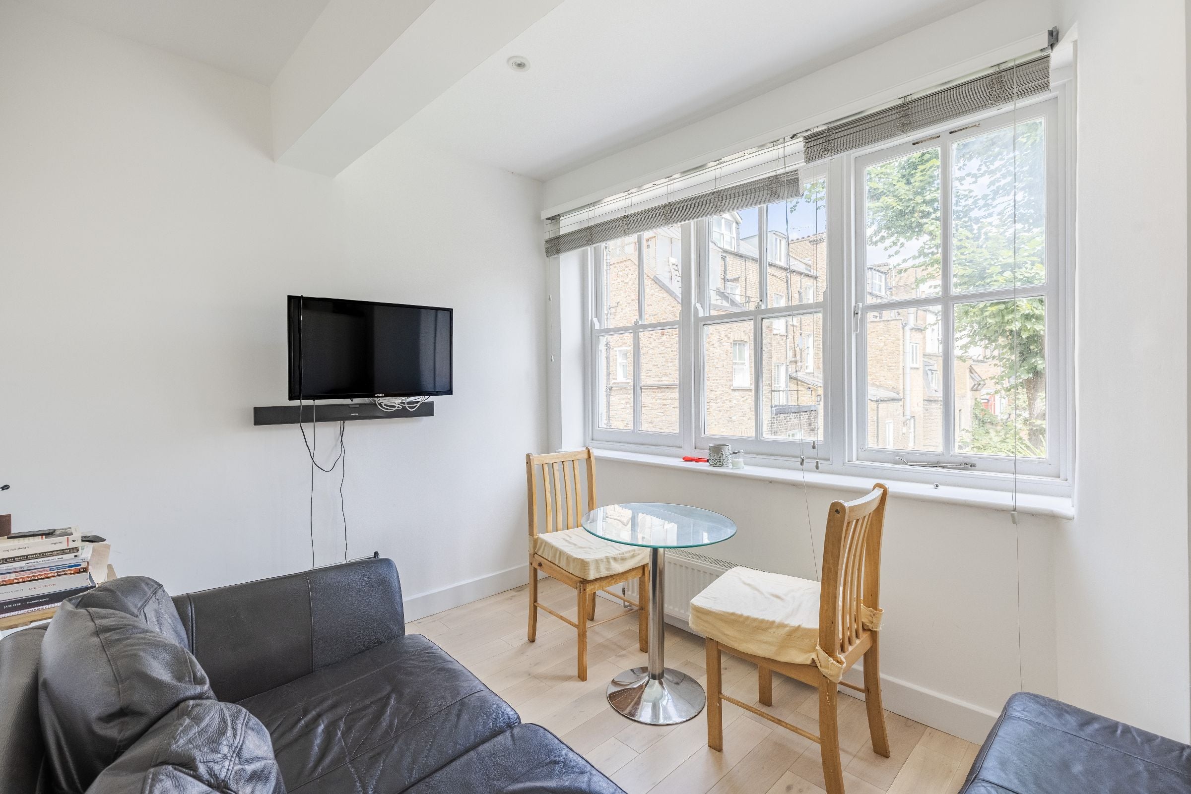 Flat Finborough Road in Greater London