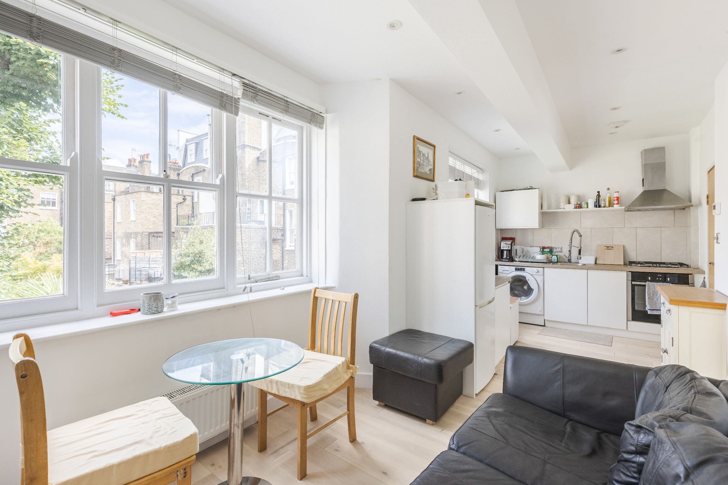 Flat Finborough Road in Greater London