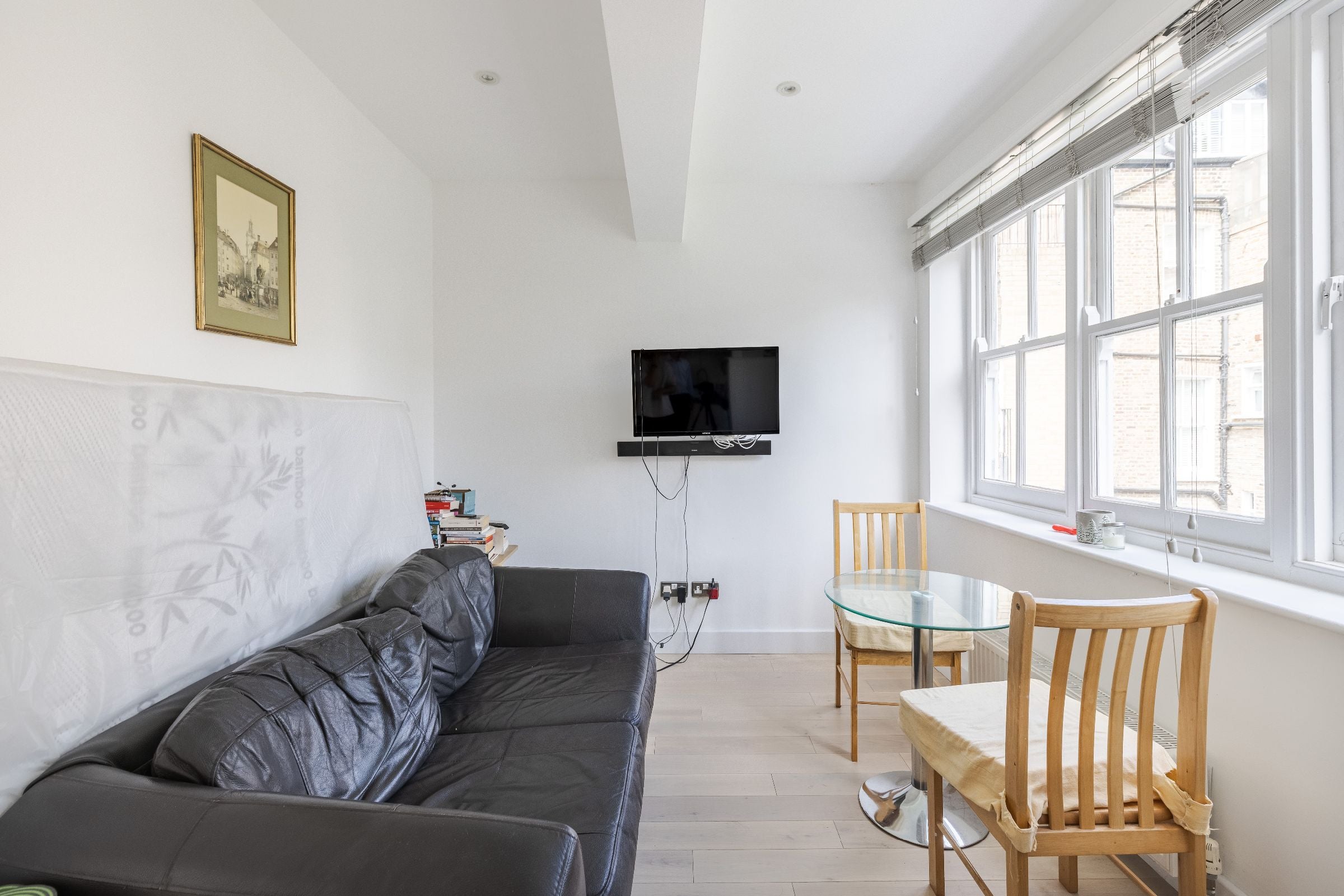 Flat Finborough Road in Greater London