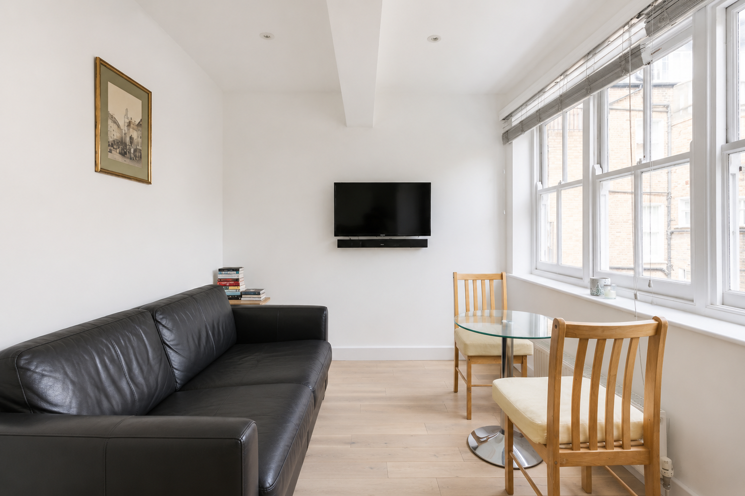 Flat Finborough Road in Greater London