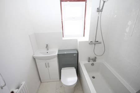 Flat Dunstable Road in Luton