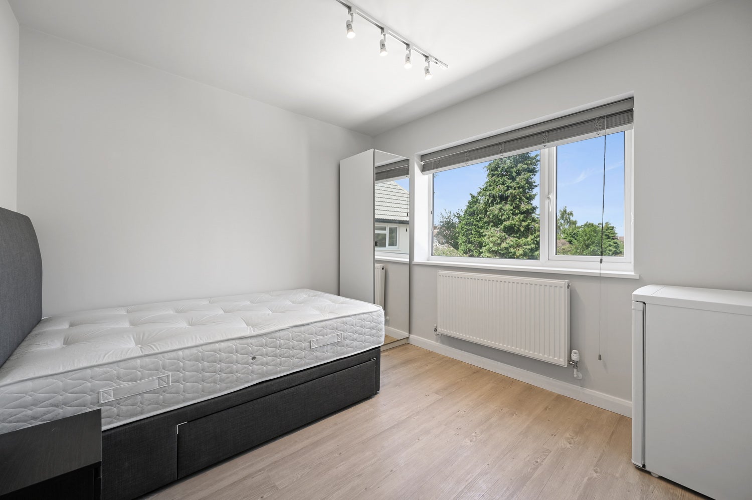 Room Hagden Lane in Watford