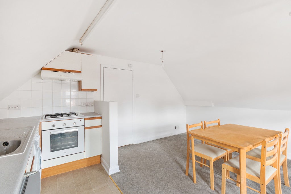 Flat Hildreth Street in Greater London