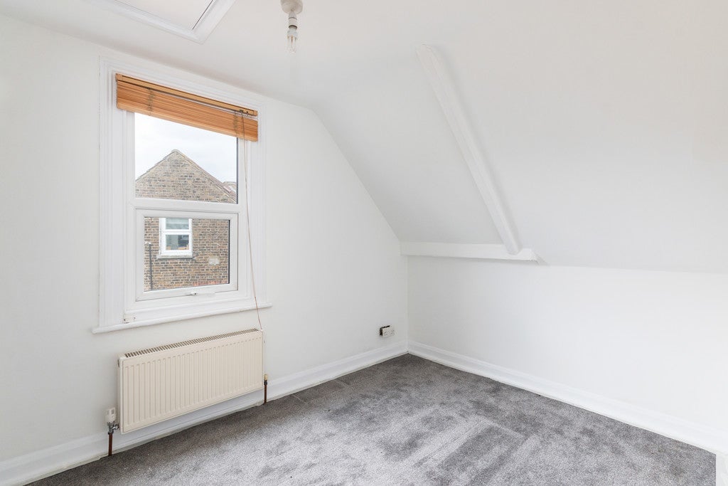 Flat Hildreth Street in Greater London