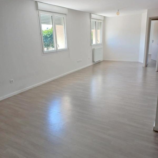 Appartement Place Henri Gerbe à Brézins