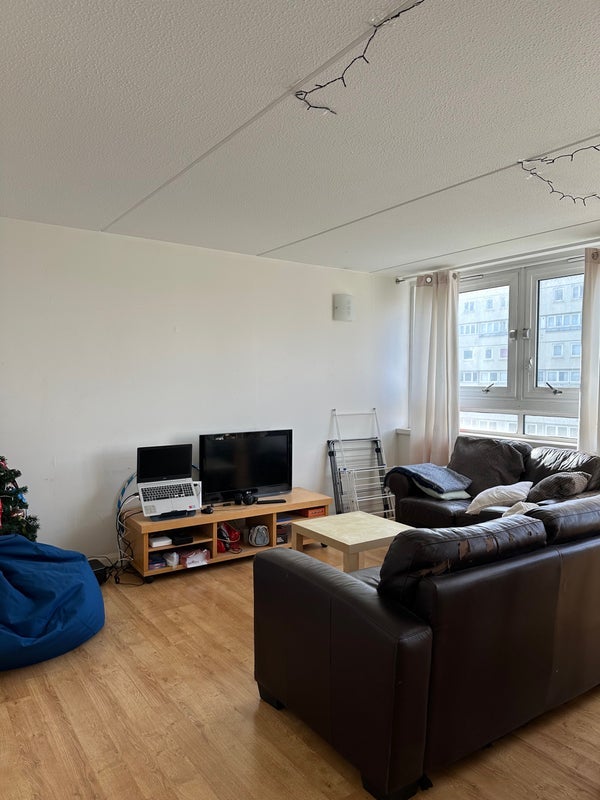 Room Strasburg Road in Greater London