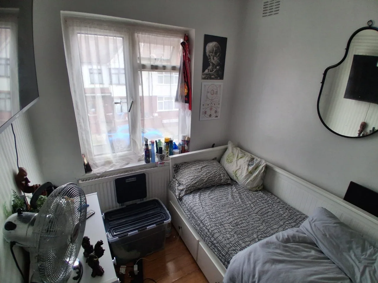 Room Clarendon Road in Greater London