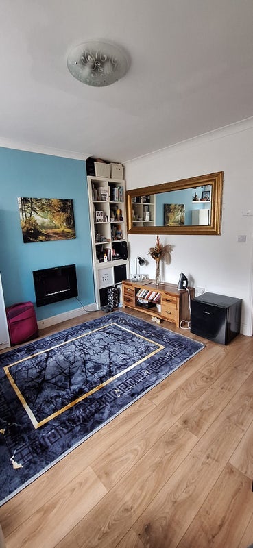 Room Varley Road in Greater London