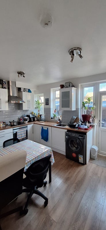 Room Varley Road in Greater London