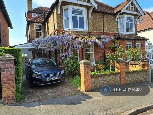 House Mareschal Road in Guildford